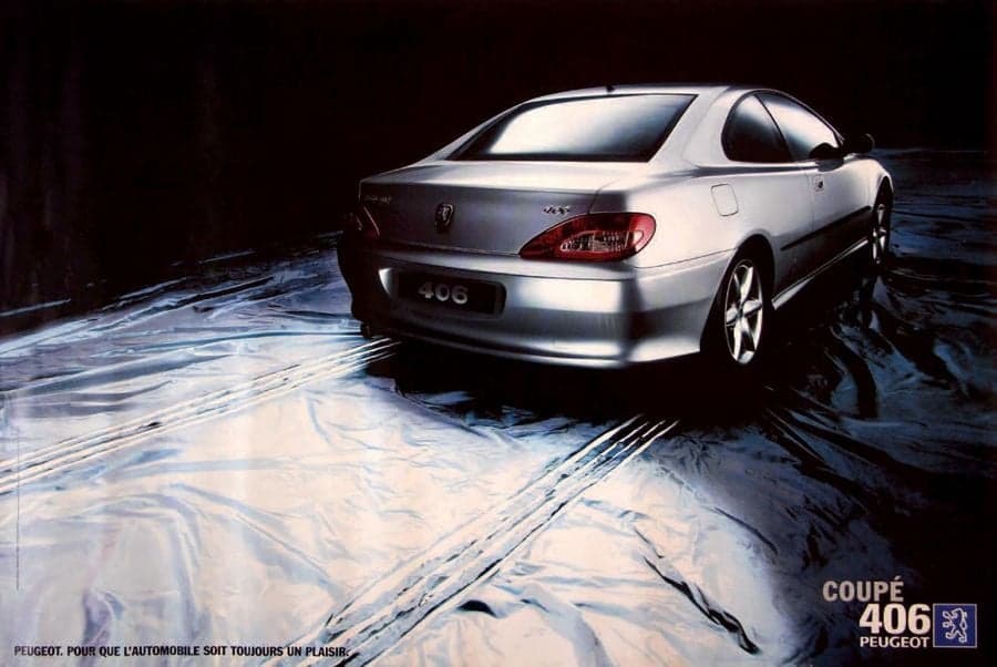 France — « Peugeot. Pour que l'automobile soit toujours un plaisir. » Le coupé sort de sa housse de livraison, la peinture encore intacte.