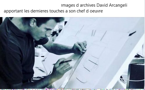 Davide Arcangeli traçant les lignes du coupé 406 sur sa planche à dessin