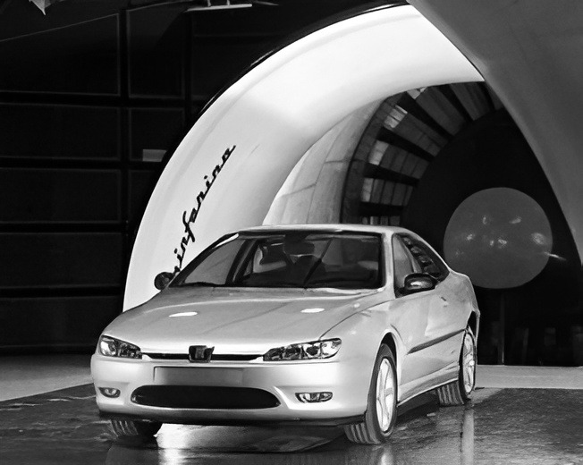 Le coupé 406 dans la soufflerie du centre d'études Pininfarina